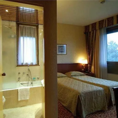 Unaway & Quark Due 4*