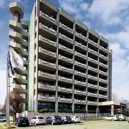 Unaway & Quark Due 4*