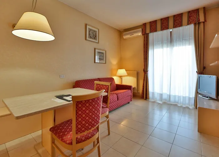 Unaway & Quark Due Aparthotel 4*