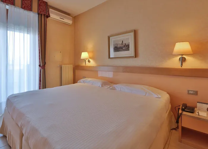 Aparthotel Unaway & Quark Due 4*