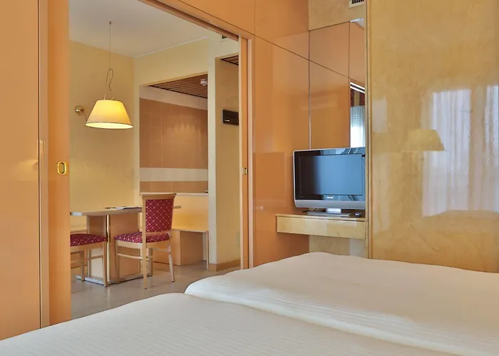 Unaway & Quark Due 4*