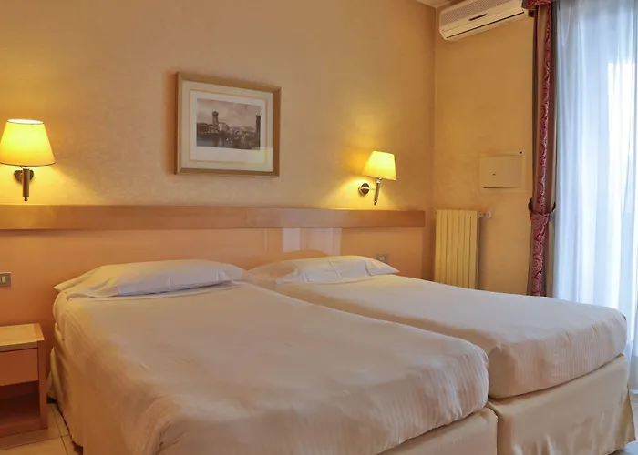 Aparthotel Unaway & Quark Due 4*